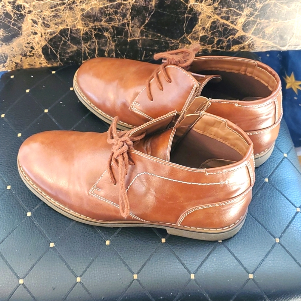 Men's size 6 leather look brown zippered and tied ankle boots